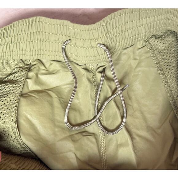 Nike ACG Women’s Oversized Shorts Green Size L - DH8350-378 - Picture 15 of 15